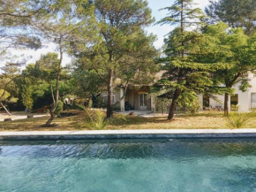 Maison de Charme avec piscine dans le Parc Naturel des Alpilles